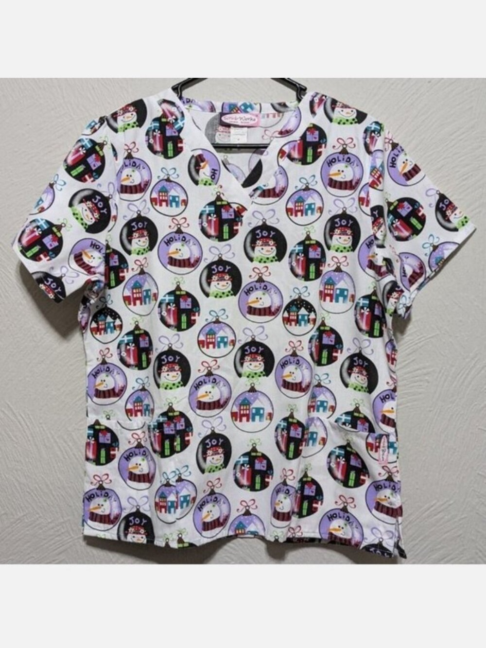 Scrub Works Medium Holiday Scrub Top V-Neck Christmas Ornaments w/ Snowmen